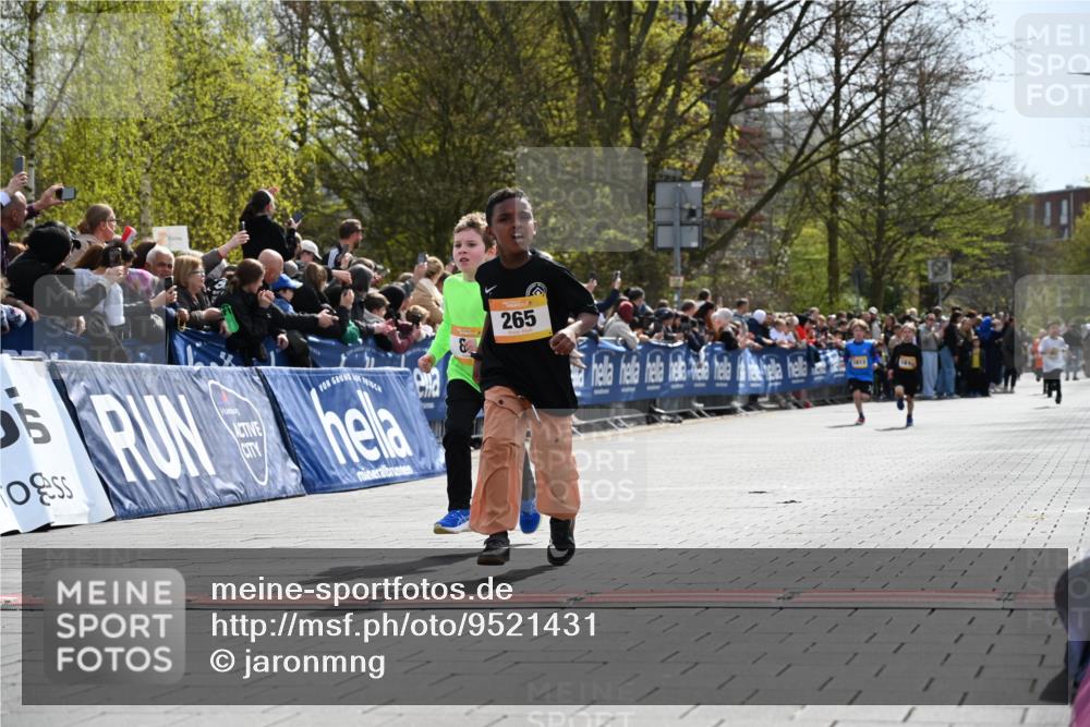 12.04.2026 - 45. Internationalen Wilhelmsburger Insellauf J. Mangold http://msf.ph/oto/9521431 12.04.2026 14:19:33 Ziel 941, 265, 87, 1614 meine-sportfotos.de