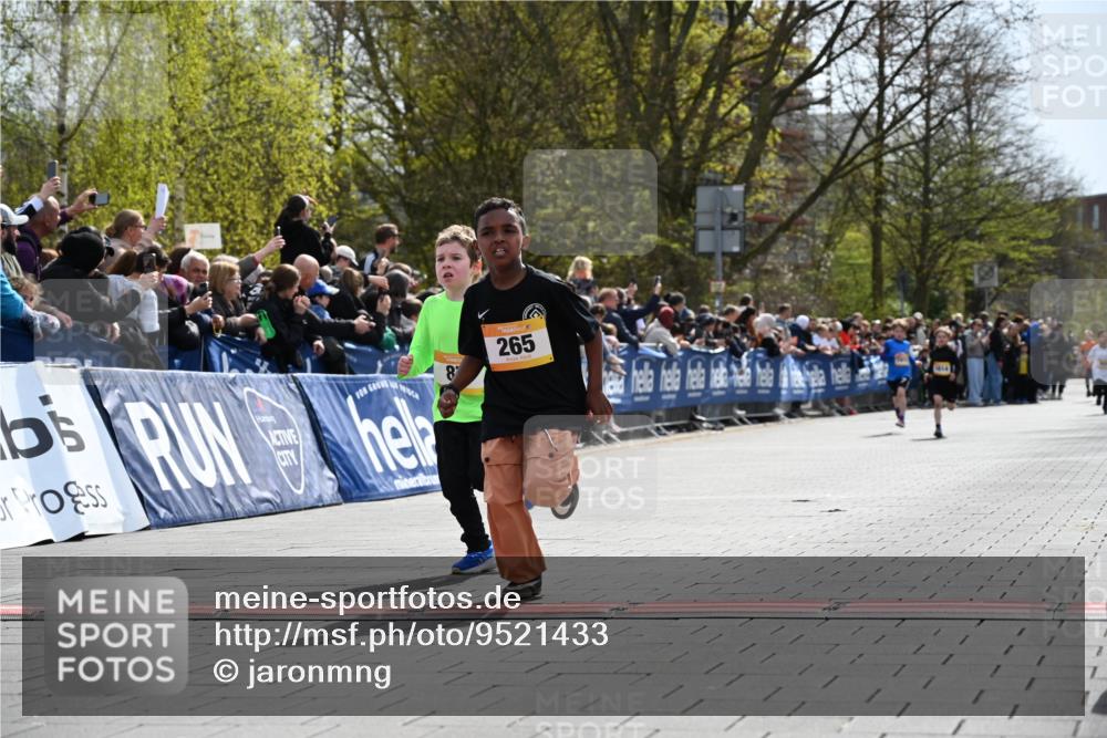 12.04.2026 - 45. Internationalen Wilhelmsburger Insellauf J. Mangold http://msf.ph/oto/9521433 12.04.2026 14:19:33 Ziel 941, 265, 87, 1614 meine-sportfotos.de