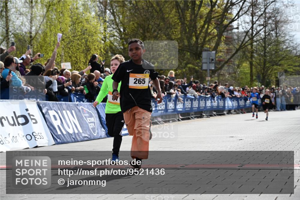 12.04.2026 - 45. Internationalen Wilhelmsburger Insellauf J. Mangold http://msf.ph/oto/9521436 12.04.2026 14:19:34 Ziel 941, 265, 87, 1614 meine-sportfotos.de