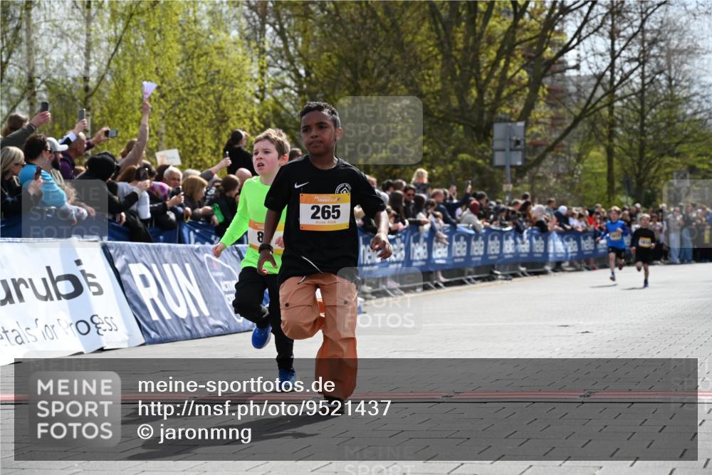 12.04.2026 - 45. Internationalen Wilhelmsburger Insellauf J. Mangold http://msf.ph/oto/9521437 12.04.2026 14:19:34 Ziel 941, 265, 87, 1614 meine-sportfotos.de