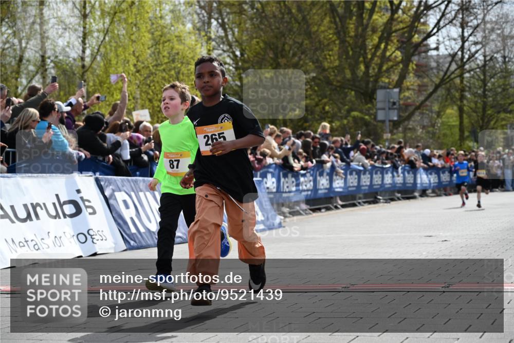 12.04.2026 - 45. Internationalen Wilhelmsburger Insellauf J. Mangold http://msf.ph/oto/9521439 12.04.2026 14:19:34 Ziel 941, 265, 87, 1614 meine-sportfotos.de