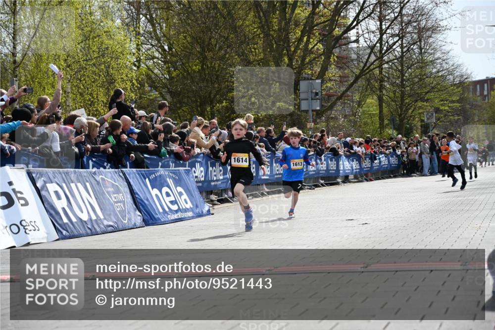 12.04.2026 - 45. Internationalen Wilhelmsburger Insellauf J. Mangold http://msf.ph/oto/9521443 12.04.2026 14:19:37 Ziel 265, 87, 1614, 1613 meine-sportfotos.de