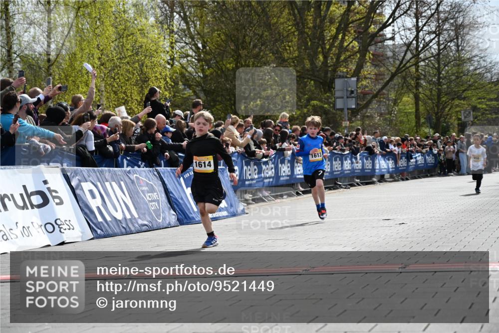 12.04.2026 - 45. Internationalen Wilhelmsburger Insellauf J. Mangold http://msf.ph/oto/9521449 12.04.2026 14:19:37 Ziel 265, 87, 1614, 1613 meine-sportfotos.de