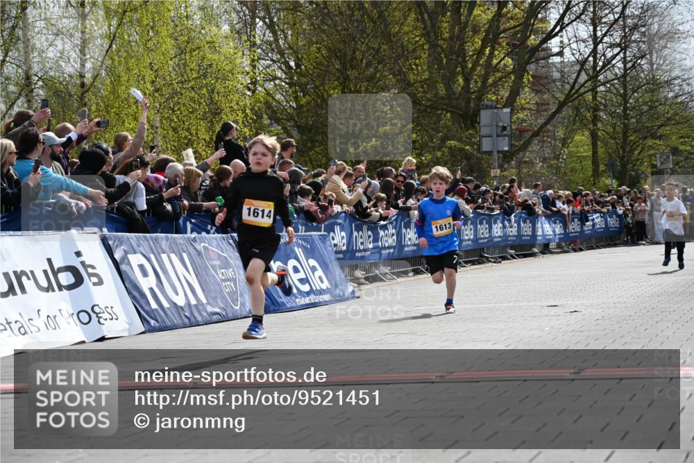12.04.2026 - 45. Internationalen Wilhelmsburger Insellauf J. Mangold http://msf.ph/oto/9521451 12.04.2026 14:19:37 Ziel 265, 87, 1614, 1613 meine-sportfotos.de