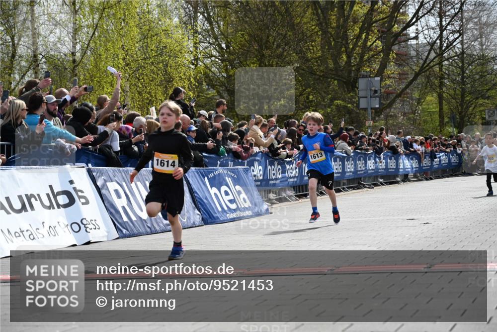 12.04.2026 - 45. Internationalen Wilhelmsburger Insellauf J. Mangold http://msf.ph/oto/9521453 12.04.2026 14:19:37 Ziel 265, 87, 1614, 1613 meine-sportfotos.de
