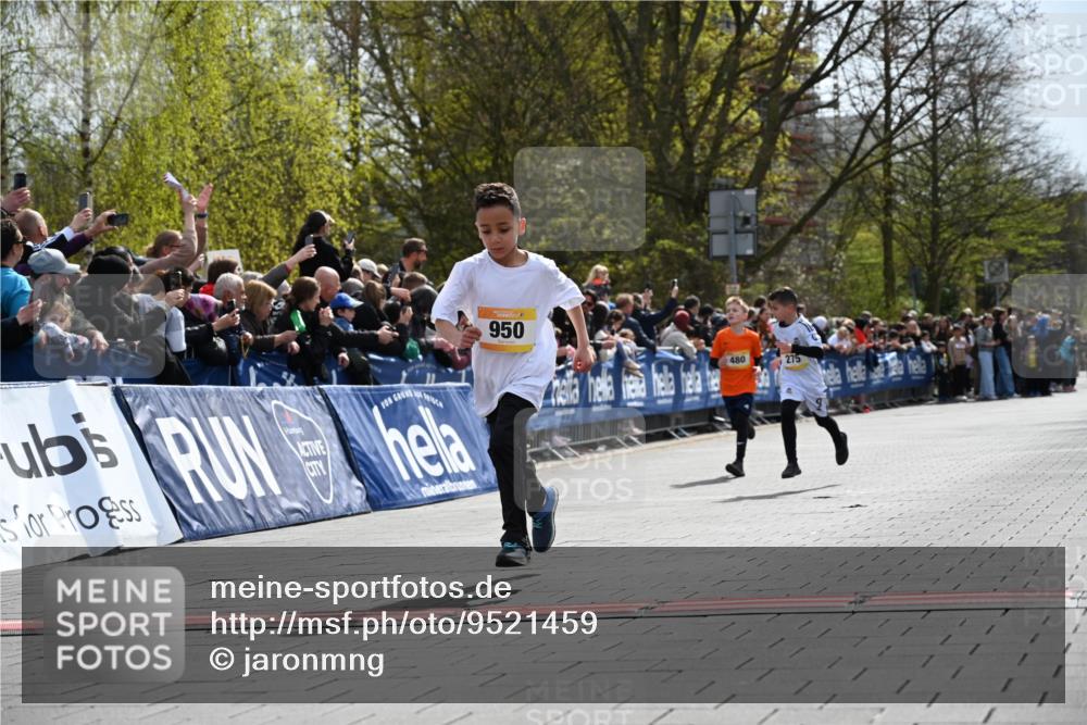 12.04.2026 - 45. Internationalen Wilhelmsburger Insellauf J. Mangold http://msf.ph/oto/9521459 12.04.2026 14:19:42 Ziel 1613, 950, 275, 480 meine-sportfotos.de