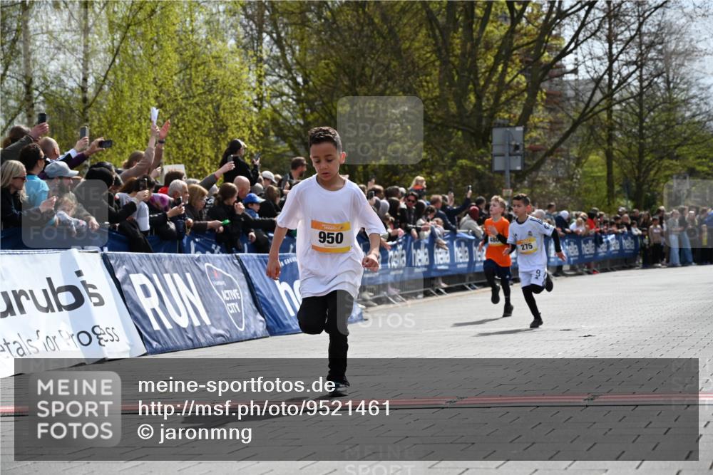 12.04.2026 - 45. Internationalen Wilhelmsburger Insellauf J. Mangold http://msf.ph/oto/9521461 12.04.2026 14:19:42 Ziel 1613, 950, 275, 480 meine-sportfotos.de