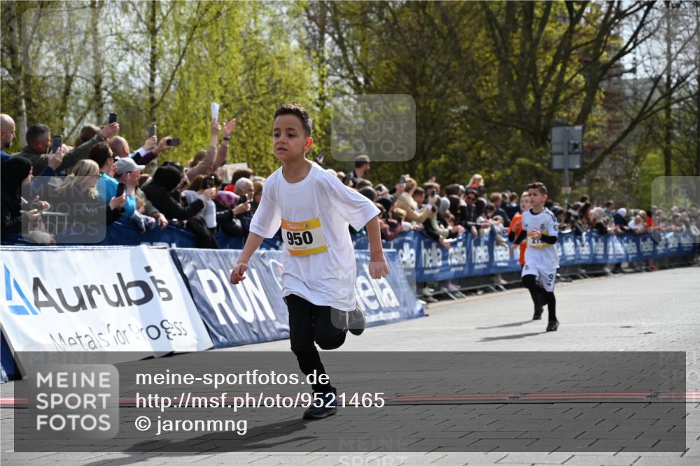 12.04.2026 - 45. Internationalen Wilhelmsburger Insellauf J. Mangold http://msf.ph/oto/9521465 12.04.2026 14:19:42 Ziel 1613, 950, 275, 480 meine-sportfotos.de
