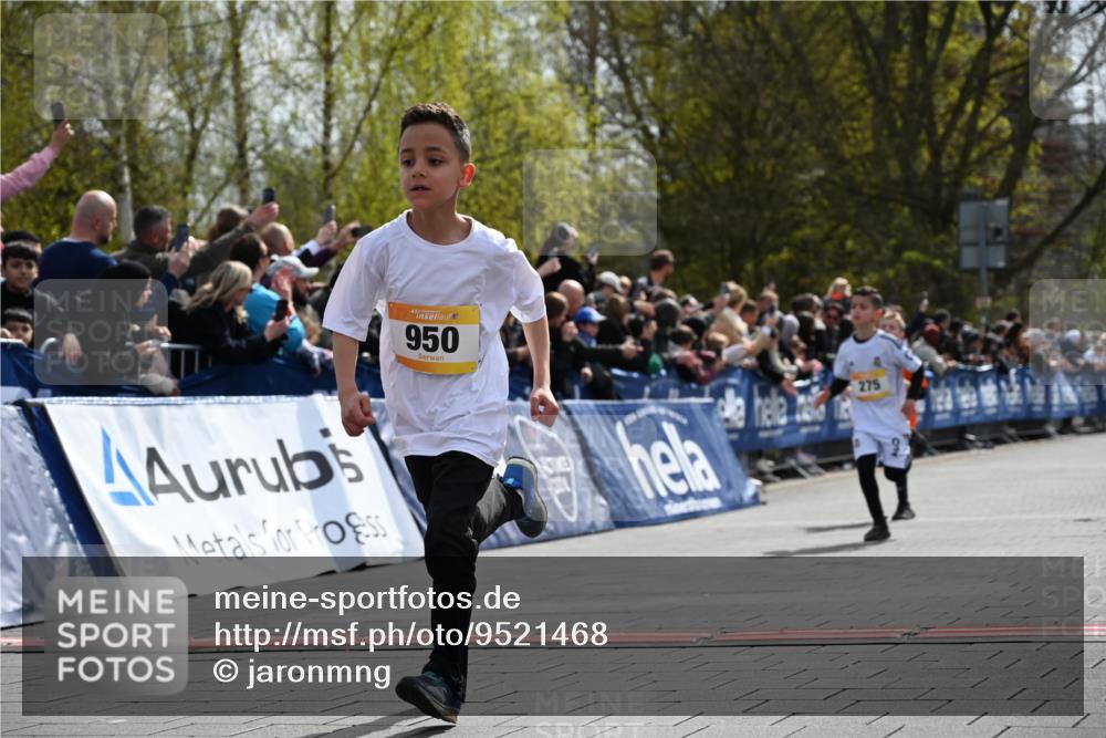 12.04.2026 - 45. Internationalen Wilhelmsburger Insellauf J. Mangold http://msf.ph/oto/9521468 12.04.2026 14:19:42 Ziel 1613, 950, 275, 480 meine-sportfotos.de