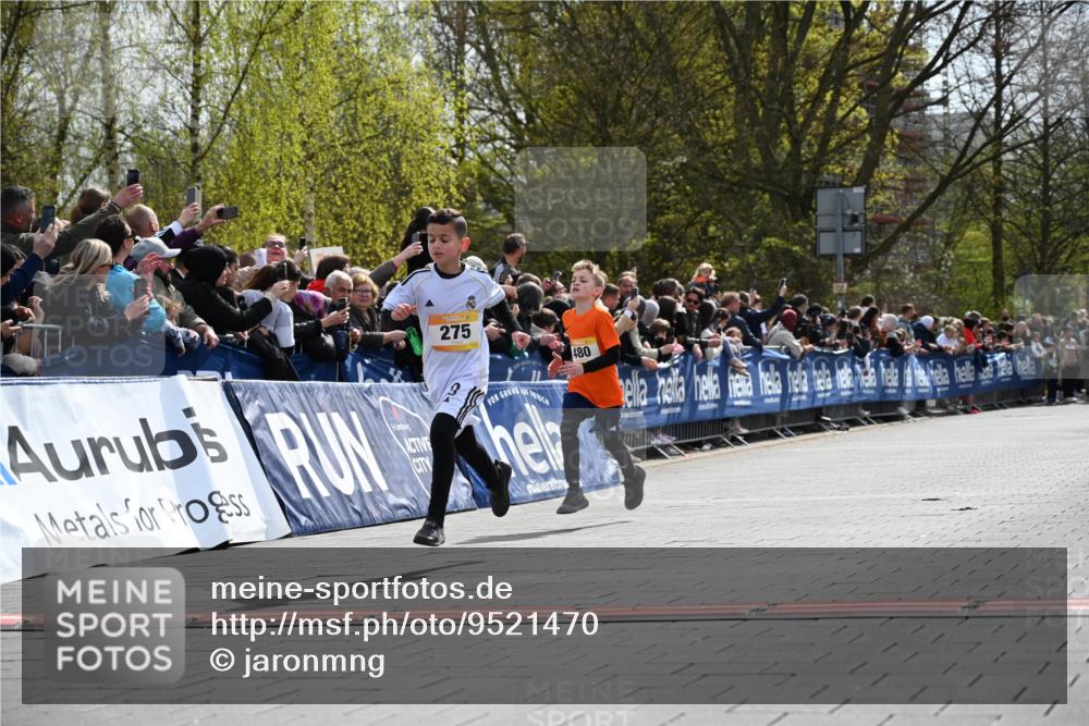 12.04.2026 - 45. Internationalen Wilhelmsburger Insellauf J. Mangold http://msf.ph/oto/9521470 12.04.2026 14:19:43 Ziel 1613, 950, 275, 480 meine-sportfotos.de