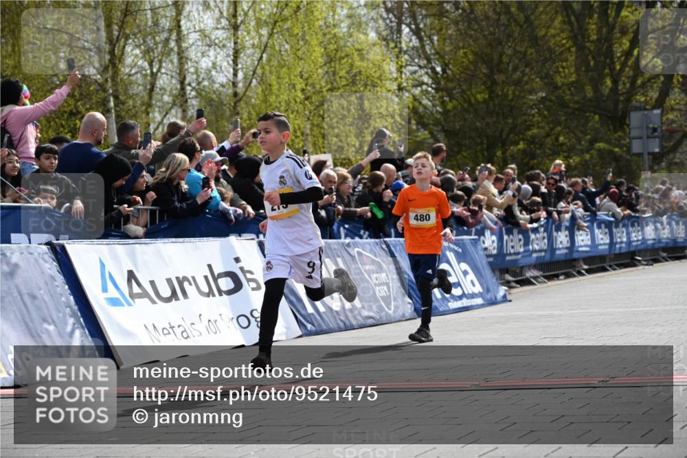12.04.2026 - 45. Internationalen Wilhelmsburger Insellauf J. Mangold http://msf.ph/oto/9521475 12.04.2026 14:19:43 Ziel 1613, 950, 275, 480 meine-sportfotos.de