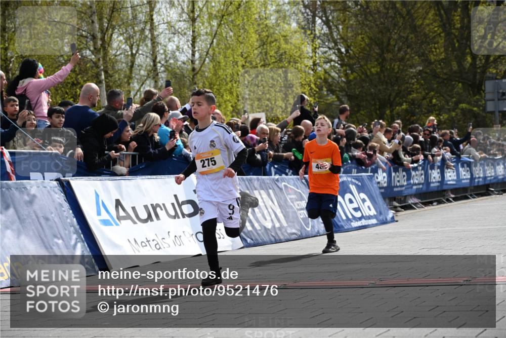 12.04.2026 - 45. Internationalen Wilhelmsburger Insellauf J. Mangold http://msf.ph/oto/9521476 12.04.2026 14:19:44 Ziel 950, 275, 480 meine-sportfotos.de