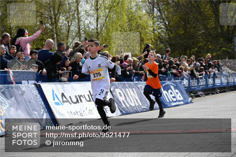 12.04.2026 - 45. Internationalen Wilhelmsburger Insellauf J. Mangold http://msf.ph/oto/9521477 12.04.2026 14:19:44 Ziel 950, 275, 480 meine-sportfotos.de