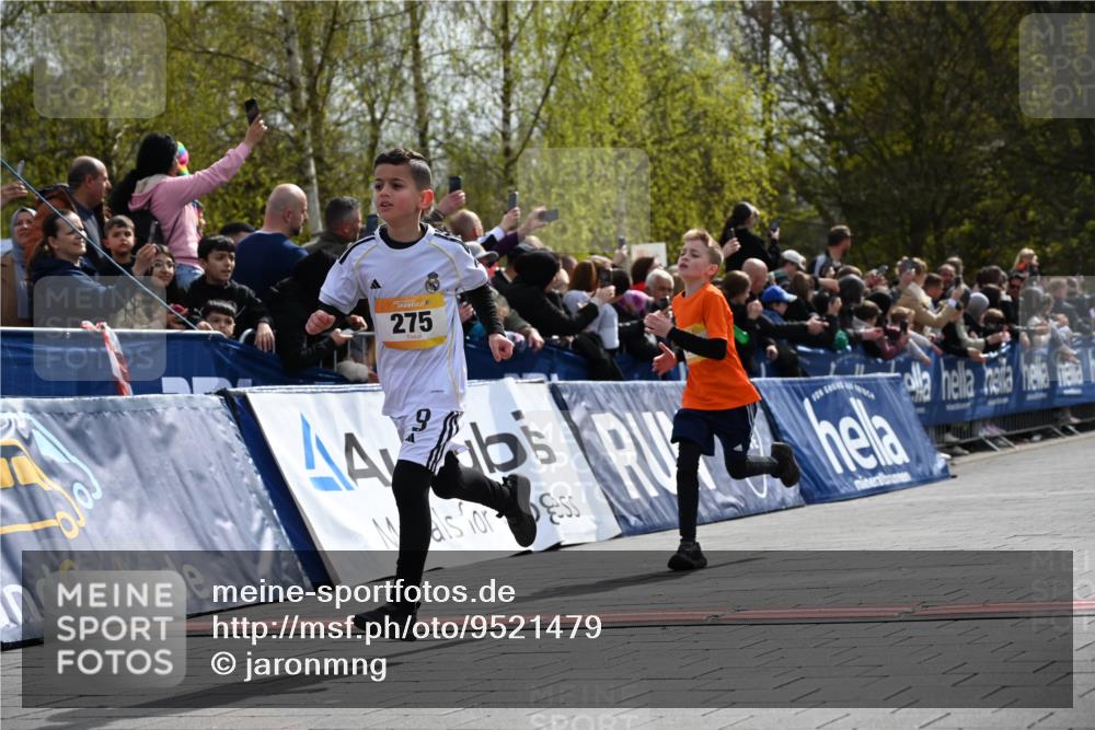 12.04.2026 - 45. Internationalen Wilhelmsburger Insellauf J. Mangold http://msf.ph/oto/9521479 12.04.2026 14:19:44 Ziel 950, 275, 480 meine-sportfotos.de