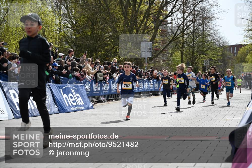 12.04.2026 - 45. Internationalen Wilhelmsburger Insellauf J. Mangold http://msf.ph/oto/9521482 12.04.2026 14:19:50 Ziel 787, 952, 1604, 985, 944, 64, 96, 579 meine-sportfotos.de