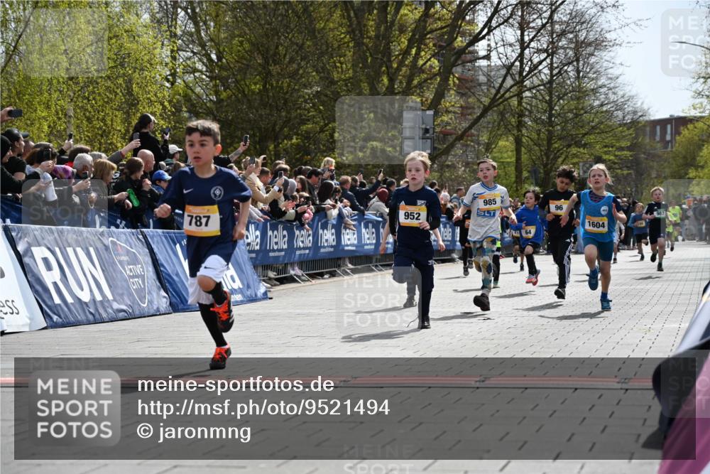 12.04.2026 - 45. Internationalen Wilhelmsburger Insellauf J. Mangold http://msf.ph/oto/9521494 12.04.2026 14:19:51 Ziel 787, 952, 1604, 985, 944, 64, 96, 579, 740 meine-sportfotos.de