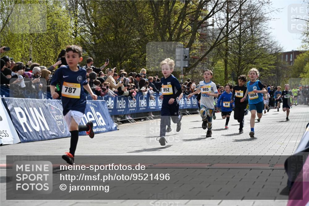 12.04.2026 - 45. Internationalen Wilhelmsburger Insellauf J. Mangold http://msf.ph/oto/9521496 12.04.2026 14:19:51 Ziel 787, 952, 1604, 985, 944, 64, 96, 579, 740 meine-sportfotos.de
