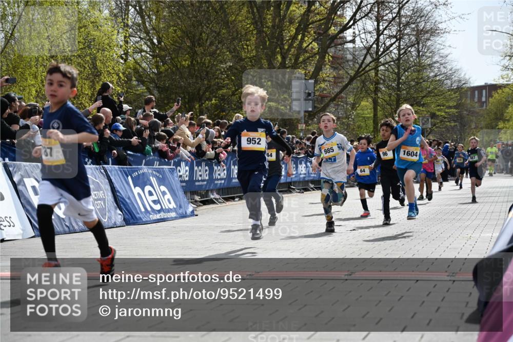 12.04.2026 - 45. Internationalen Wilhelmsburger Insellauf J. Mangold http://msf.ph/oto/9521499 12.04.2026 14:19:52 Ziel 787, 952, 1604, 985, 944, 64, 96, 579, 740, 943, 793, 845 meine-sportfotos.de