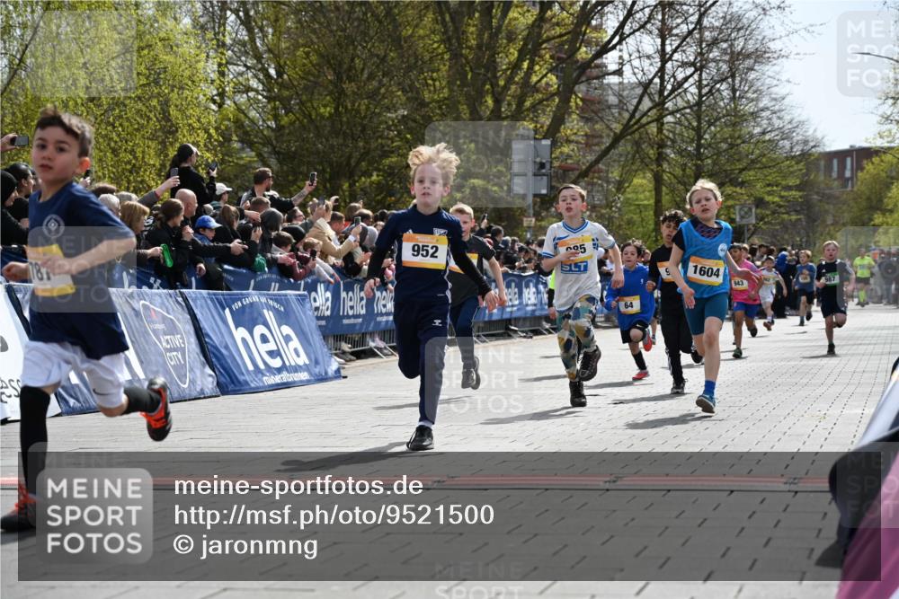 12.04.2026 - 45. Internationalen Wilhelmsburger Insellauf J. Mangold http://msf.ph/oto/9521500 12.04.2026 14:19:52 Ziel 787, 952, 1604, 985, 944, 64, 96, 579, 740, 943, 793, 845 meine-sportfotos.de