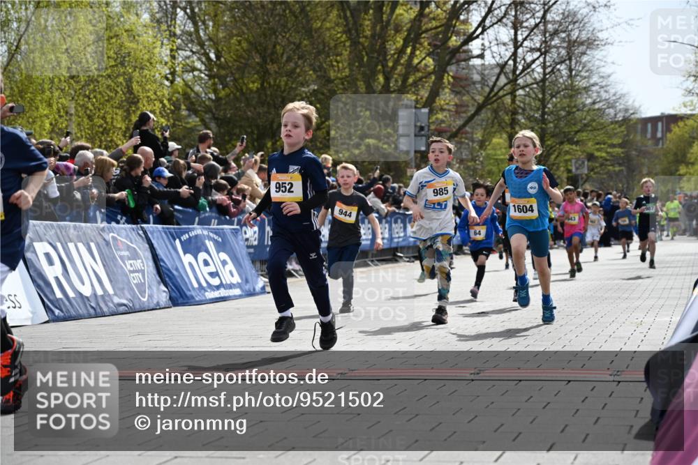 12.04.2026 - 45. Internationalen Wilhelmsburger Insellauf J. Mangold http://msf.ph/oto/9521502 12.04.2026 14:19:52 Ziel 787, 952, 1604, 985, 944, 64, 96, 579, 740, 943, 793, 845 meine-sportfotos.de