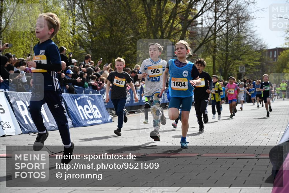 12.04.2026 - 45. Internationalen Wilhelmsburger Insellauf J. Mangold http://msf.ph/oto/9521509 12.04.2026 14:19:52 Ziel 787, 952, 1604, 985, 944, 64, 96, 579, 740, 943, 793, 845 meine-sportfotos.de