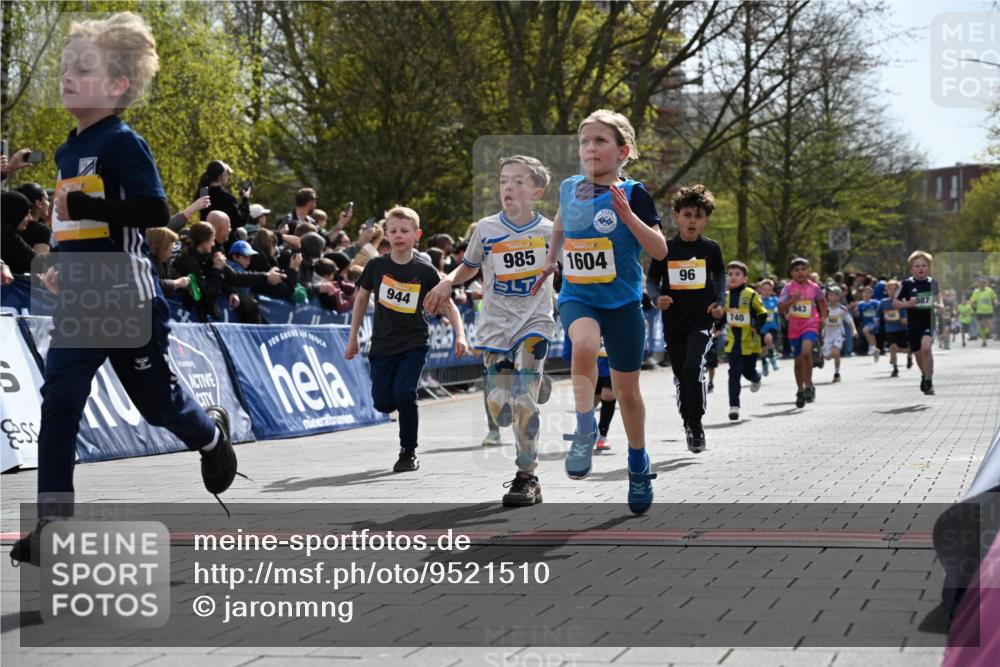 12.04.2026 - 45. Internationalen Wilhelmsburger Insellauf J. Mangold http://msf.ph/oto/9521510 12.04.2026 14:19:52 Ziel 787, 952, 1604, 985, 944, 64, 96, 579, 740, 943, 793, 845 meine-sportfotos.de