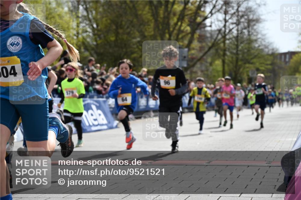 12.04.2026 - 45. Internationalen Wilhelmsburger Insellauf J. Mangold http://msf.ph/oto/9521521 12.04.2026 14:19:53 Ziel 787, 952, 1604, 985, 944, 64, 96, 579, 740, 943, 793, 845, 682, 413 meine-sportfotos.de