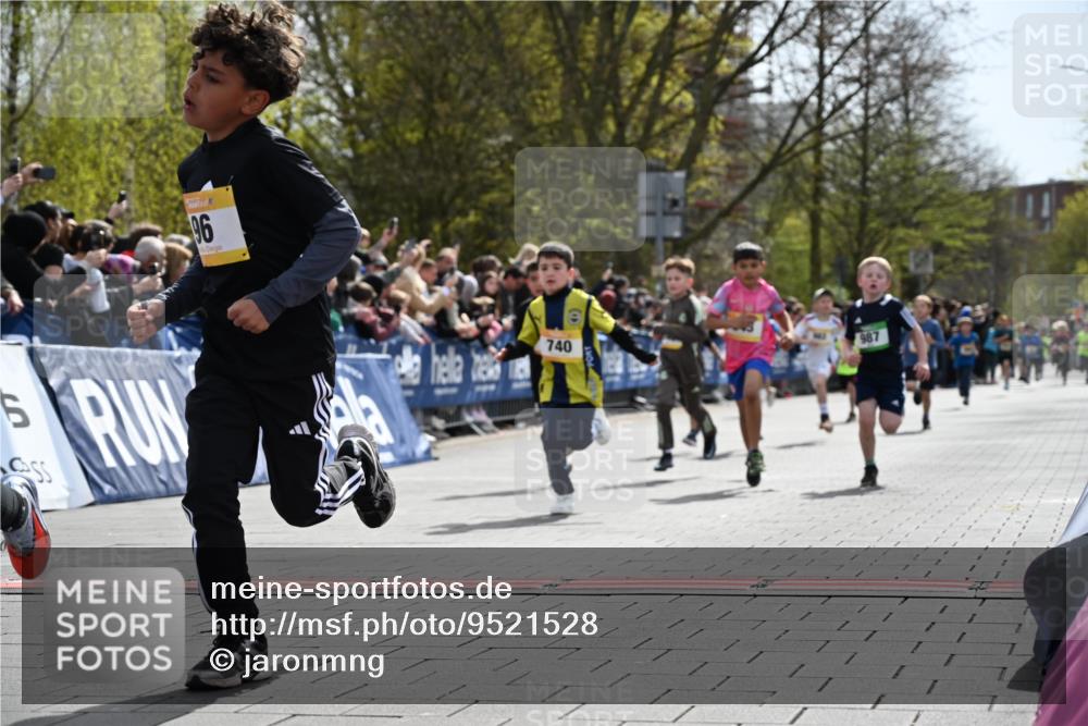 12.04.2026 - 45. Internationalen Wilhelmsburger Insellauf J. Mangold http://msf.ph/oto/9521528 12.04.2026 14:19:54 Ziel 787, 952, 1604, 985, 944, 64, 96, 579, 740, 943, 793, 845, 682, 413, 982 meine-sportfotos.de