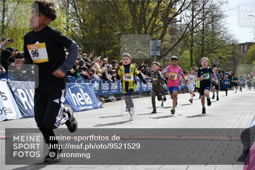 12.04.2026 - 45. Internationalen Wilhelmsburger Insellauf J. Mangold http://msf.ph/oto/9521529 12.04.2026 14:19:54 Ziel 787, 952, 1604, 985, 944, 64, 96, 579, 740, 943, 793, 845, 682, 413, 982 meine-sportfotos.de