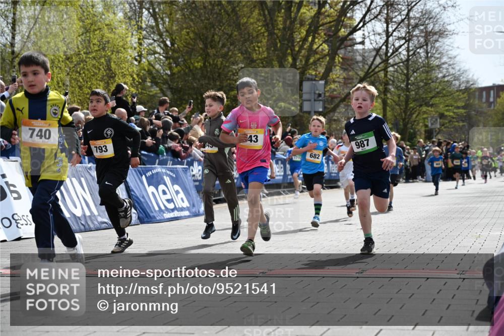 12.04.2026 - 45. Internationalen Wilhelmsburger Insellauf J. Mangold http://msf.ph/oto/9521541 12.04.2026 14:19:56 Ziel 952, 1604, 985, 944, 64, 96, 579, 740, 943, 793, 845, 682, 413, 982, 155, 621 meine-sportfotos.de