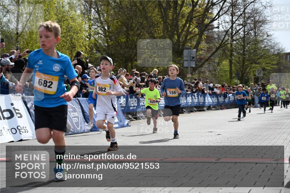 12.04.2026 - 45. Internationalen Wilhelmsburger Insellauf J. Mangold http://msf.ph/oto/9521553 12.04.2026 14:19:58 Ziel 96, 579, 740, 943, 793, 845, 682, 413, 982, 155, 621, 1602 meine-sportfotos.de
