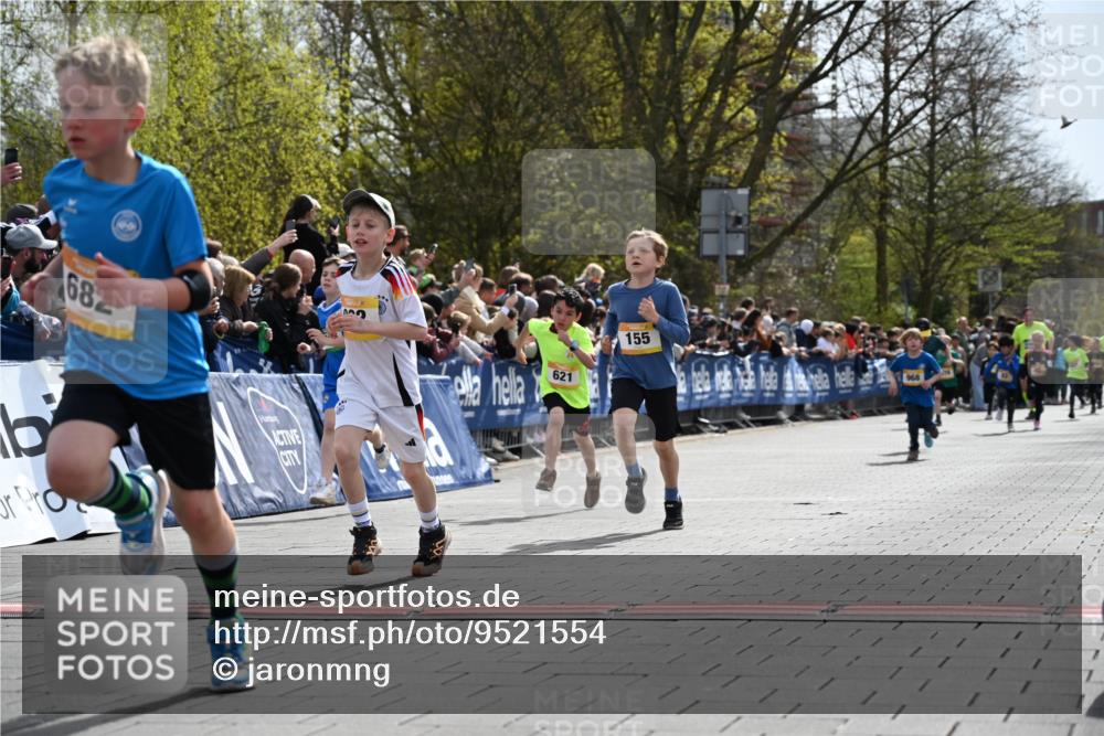 12.04.2026 - 45. Internationalen Wilhelmsburger Insellauf J. Mangold http://msf.ph/oto/9521554 12.04.2026 14:19:58 Ziel 96, 579, 740, 943, 793, 845, 682, 413, 982, 155, 621, 1602 meine-sportfotos.de