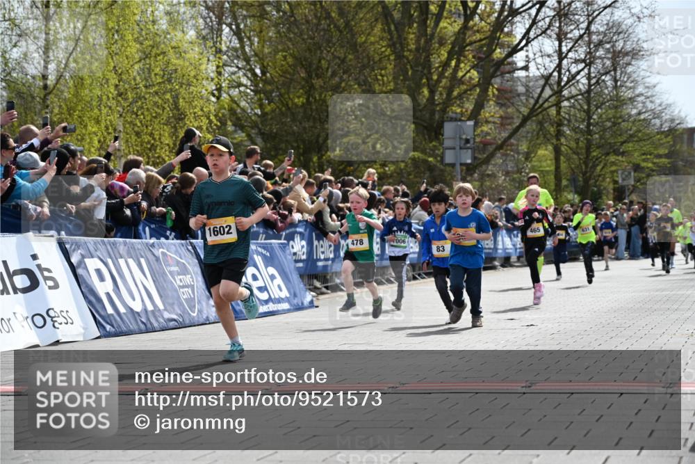 12.04.2026 - 45. Internationalen Wilhelmsburger Insellauf J. Mangold http://msf.ph/oto/9521573 12.04.2026 14:20:02 Ziel 982, 155, 621, 1602, 478, 83, 968, 465, 631, 1621 meine-sportfotos.de