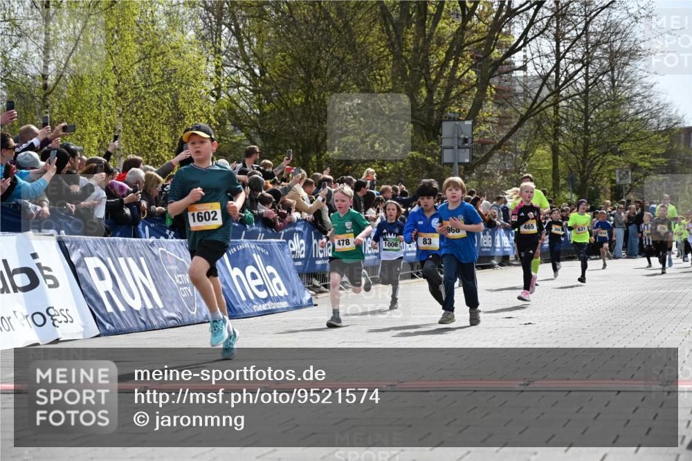 12.04.2026 - 45. Internationalen Wilhelmsburger Insellauf J. Mangold http://msf.ph/oto/9521574 12.04.2026 14:20:02 Ziel 982, 155, 621, 1602, 478, 83, 968, 465, 631, 1621 meine-sportfotos.de