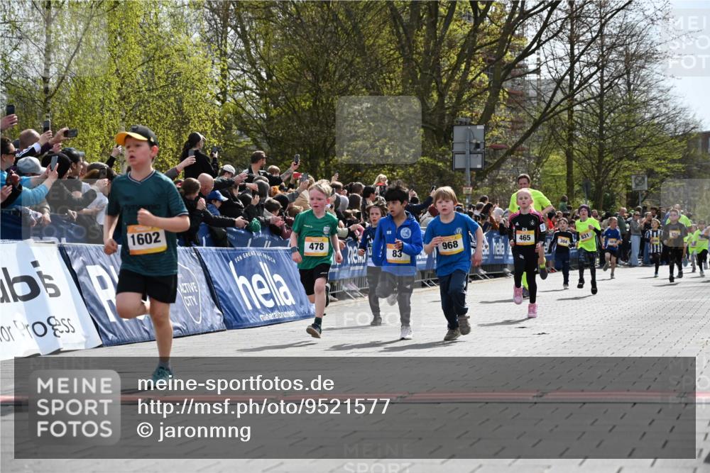 12.04.2026 - 45. Internationalen Wilhelmsburger Insellauf J. Mangold http://msf.ph/oto/9521577 12.04.2026 14:20:02 Ziel 982, 155, 621, 1602, 478, 83, 968, 465, 631, 1621 meine-sportfotos.de