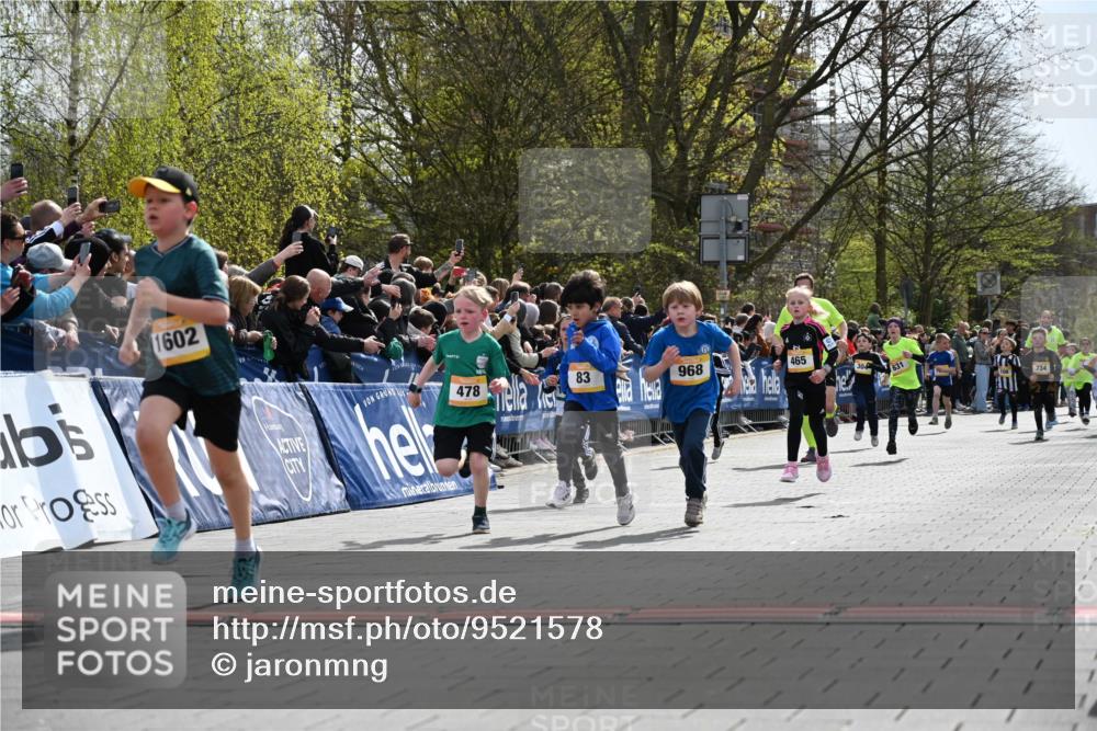 12.04.2026 - 45. Internationalen Wilhelmsburger Insellauf J. Mangold http://msf.ph/oto/9521578 12.04.2026 14:20:02 Ziel 982, 155, 621, 1602, 478, 83, 968, 465, 631, 1621 meine-sportfotos.de