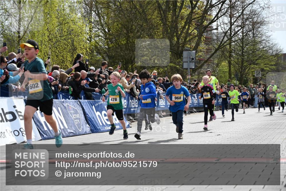 12.04.2026 - 45. Internationalen Wilhelmsburger Insellauf J. Mangold http://msf.ph/oto/9521579 12.04.2026 14:20:02 Ziel 982, 155, 621, 1602, 478, 83, 968, 465, 631, 1621 meine-sportfotos.de