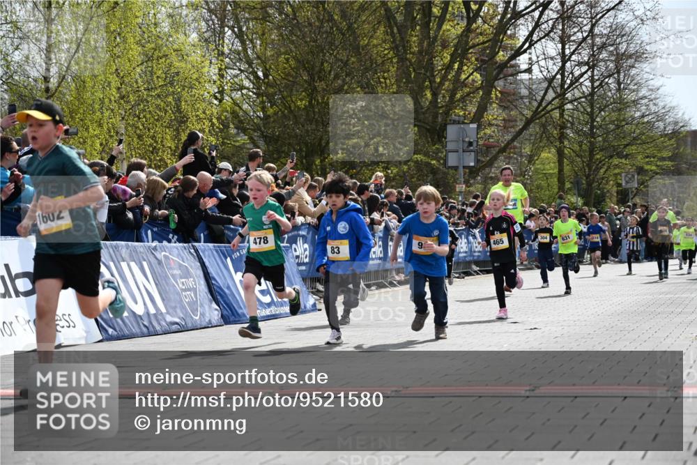 12.04.2026 - 45. Internationalen Wilhelmsburger Insellauf J. Mangold http://msf.ph/oto/9521580 12.04.2026 14:20:02 Ziel 982, 155, 621, 1602, 478, 83, 968, 465, 631, 1621 meine-sportfotos.de