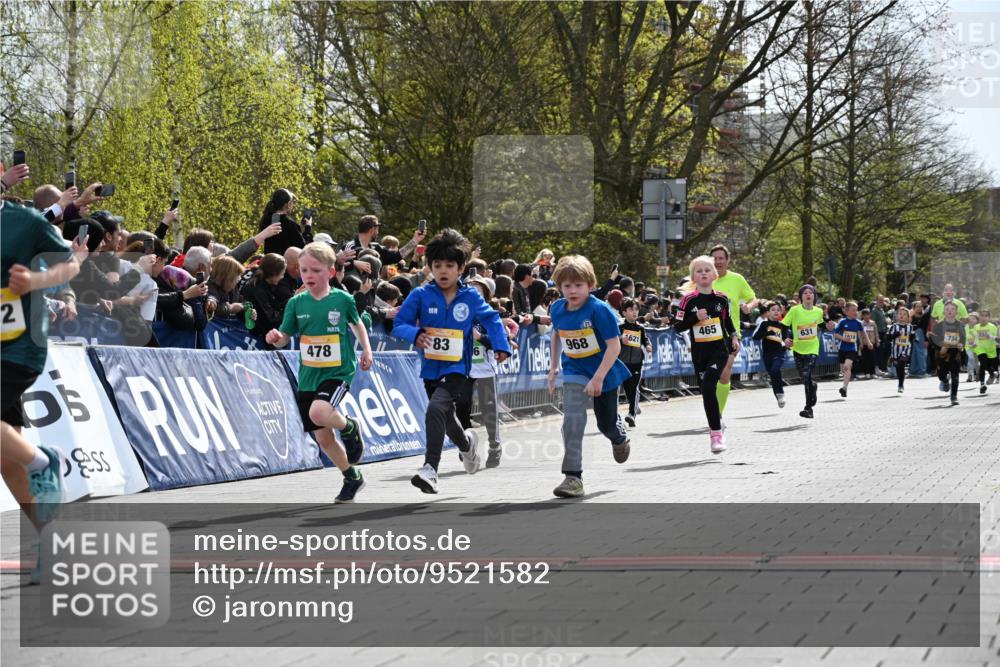 12.04.2026 - 45. Internationalen Wilhelmsburger Insellauf J. Mangold http://msf.ph/oto/9521582 12.04.2026 14:20:02 Ziel 982, 155, 621, 1602, 478, 83, 968, 465, 631, 1621 meine-sportfotos.de