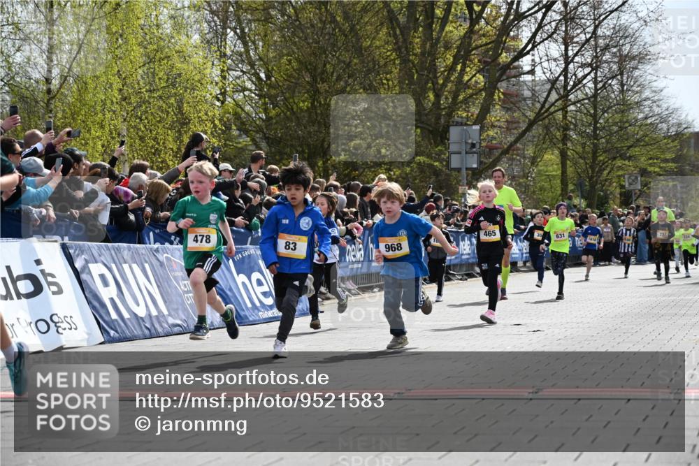 12.04.2026 - 45. Internationalen Wilhelmsburger Insellauf J. Mangold http://msf.ph/oto/9521583 12.04.2026 14:20:02 Ziel 982, 155, 621, 1602, 478, 83, 968, 465, 631, 1621 meine-sportfotos.de