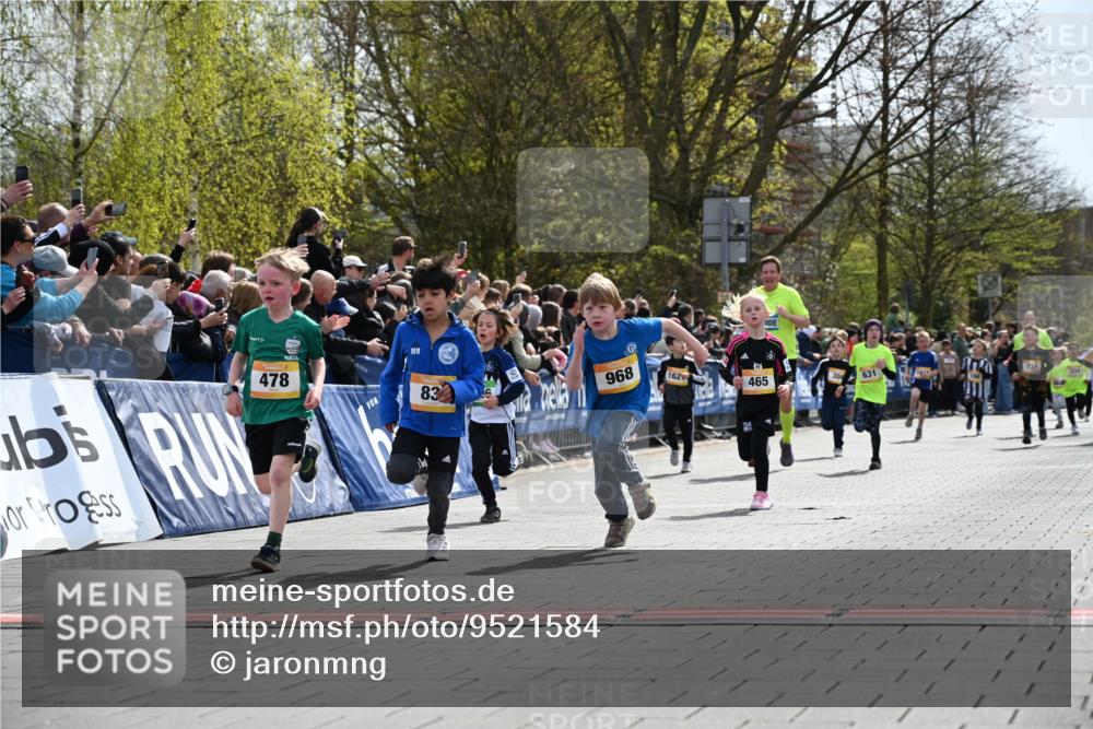 12.04.2026 - 45. Internationalen Wilhelmsburger Insellauf J. Mangold http://msf.ph/oto/9521584 12.04.2026 14:20:03 Ziel 155, 621, 1602, 478, 83, 968, 465, 631, 1621, 304, 225 meine-sportfotos.de