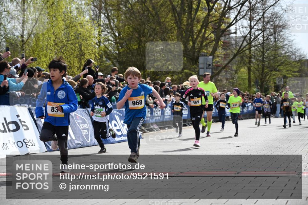 12.04.2026 - 45. Internationalen Wilhelmsburger Insellauf J. Mangold http://msf.ph/oto/9521591 12.04.2026 14:20:03 Ziel 155, 621, 1602, 478, 83, 968, 465, 631, 1621, 304, 225 meine-sportfotos.de