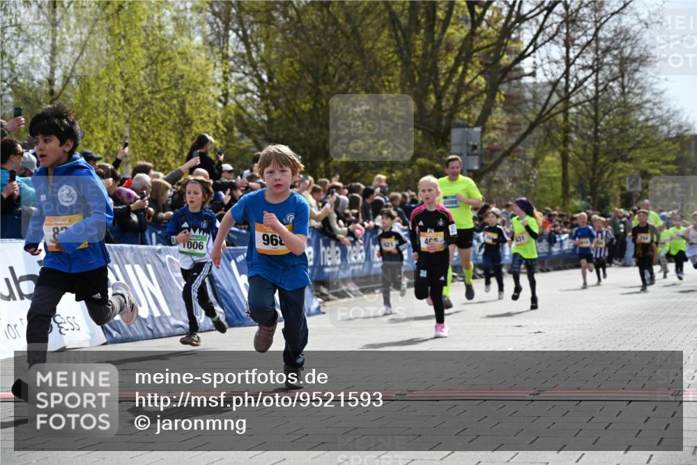 12.04.2026 - 45. Internationalen Wilhelmsburger Insellauf J. Mangold http://msf.ph/oto/9521593 12.04.2026 14:20:03 Ziel 155, 621, 1602, 478, 83, 968, 465, 631, 1621, 304, 225 meine-sportfotos.de
