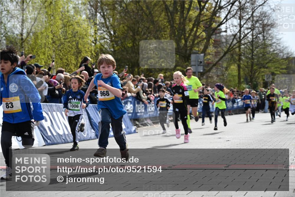 12.04.2026 - 45. Internationalen Wilhelmsburger Insellauf J. Mangold http://msf.ph/oto/9521594 12.04.2026 14:20:03 Ziel 155, 621, 1602, 478, 83, 968, 465, 631, 1621, 304, 225 meine-sportfotos.de