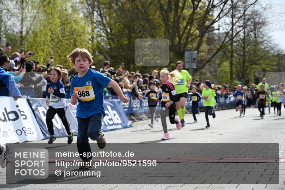 12.04.2026 - 45. Internationalen Wilhelmsburger Insellauf J. Mangold http://msf.ph/oto/9521596 12.04.2026 14:20:04 Ziel 1602, 478, 83, 968, 465, 631, 1621, 304, 225, 1618, 108, 534 meine-sportfotos.de