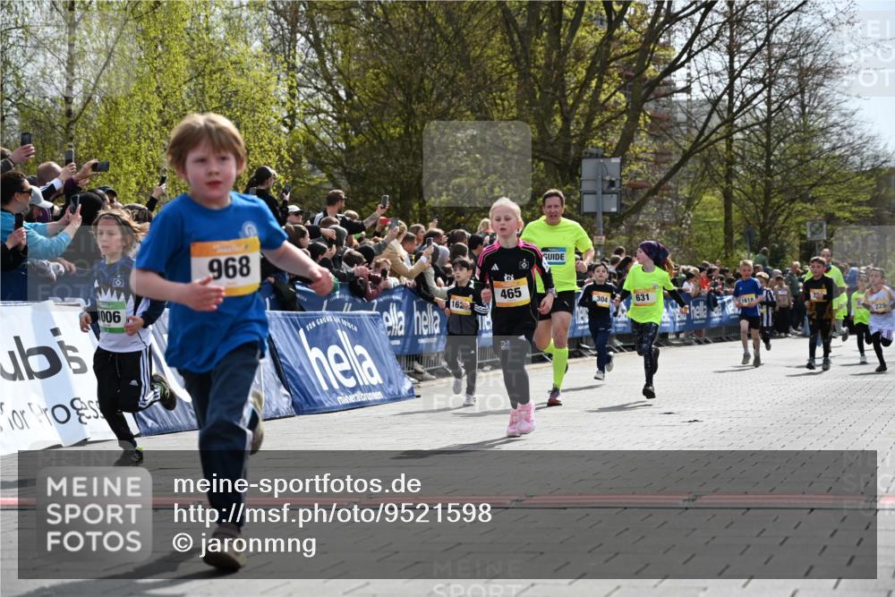 12.04.2026 - 45. Internationalen Wilhelmsburger Insellauf J. Mangold http://msf.ph/oto/9521598 12.04.2026 14:20:04 Ziel 1602, 478, 83, 968, 465, 631, 1621, 304, 225, 1618, 108, 534 meine-sportfotos.de