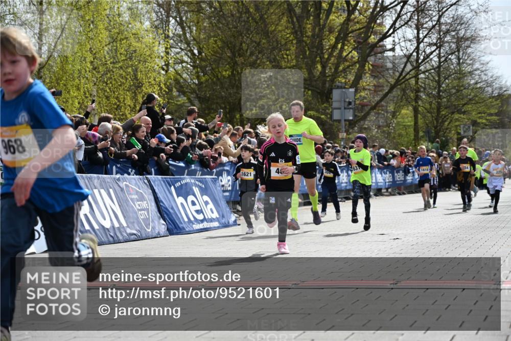 12.04.2026 - 45. Internationalen Wilhelmsburger Insellauf J. Mangold http://msf.ph/oto/9521601 12.04.2026 14:20:04 Ziel 1602, 478, 83, 968, 465, 631, 1621, 304, 225, 1618, 108, 534 meine-sportfotos.de