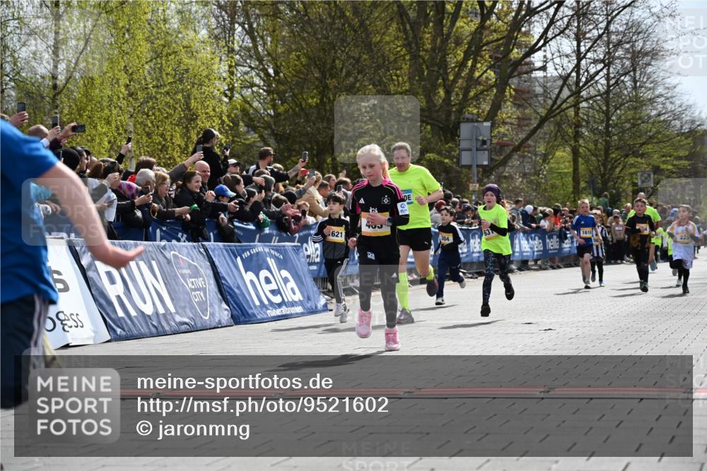 12.04.2026 - 45. Internationalen Wilhelmsburger Insellauf J. Mangold http://msf.ph/oto/9521602 12.04.2026 14:20:04 Ziel 1602, 478, 83, 968, 465, 631, 1621, 304, 225, 1618, 108, 534 meine-sportfotos.de