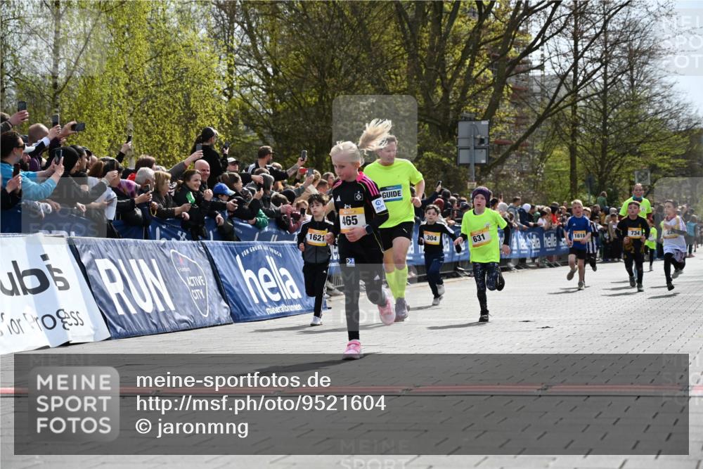 12.04.2026 - 45. Internationalen Wilhelmsburger Insellauf J. Mangold http://msf.ph/oto/9521604 12.04.2026 14:20:04 Ziel 1602, 478, 83, 968, 465, 631, 1621, 304, 225, 1618, 108, 534 meine-sportfotos.de