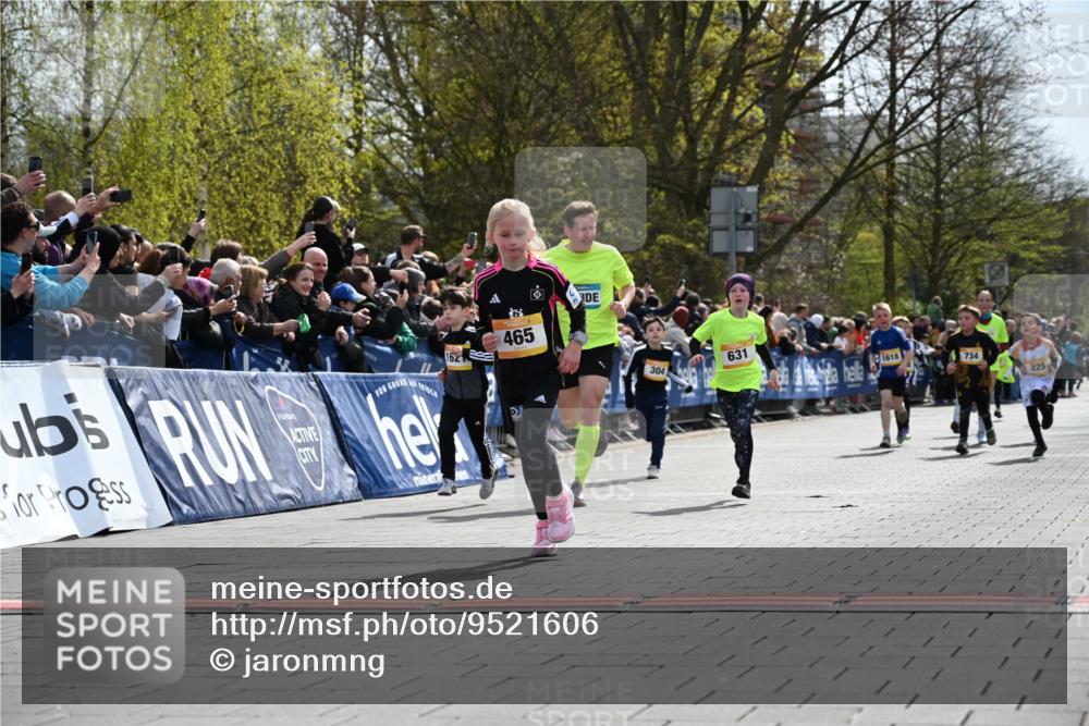 12.04.2026 - 45. Internationalen Wilhelmsburger Insellauf J. Mangold http://msf.ph/oto/9521606 12.04.2026 14:20:04 Ziel 1602, 478, 83, 968, 465, 631, 1621, 304, 225, 1618, 108, 534 meine-sportfotos.de
